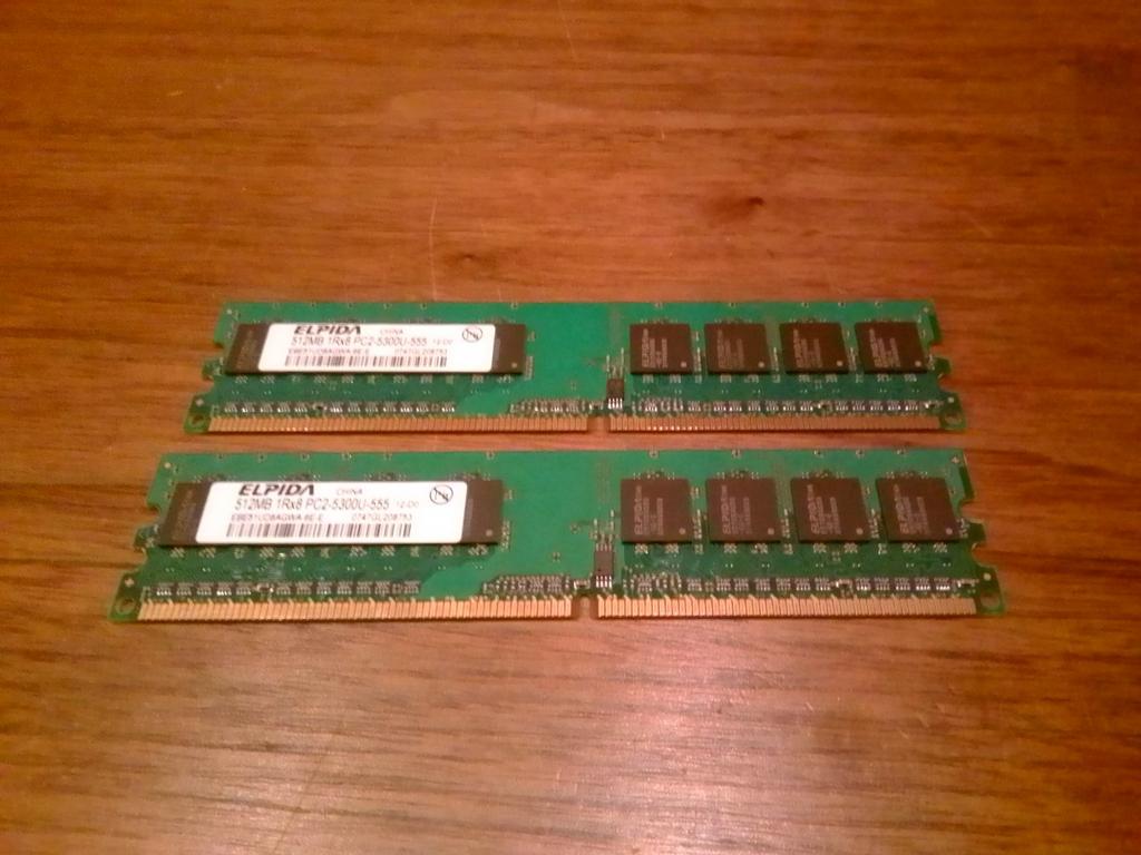 2x 512MB DDR2 SIMM, Computers en Software, RAM geheugen, Ophalen of Verzenden, DDR2, Desktop, Gebruikt