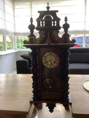 Oude Antieke hangklok hang wand klok Junghans wandklok beschikbaar voor biedingen