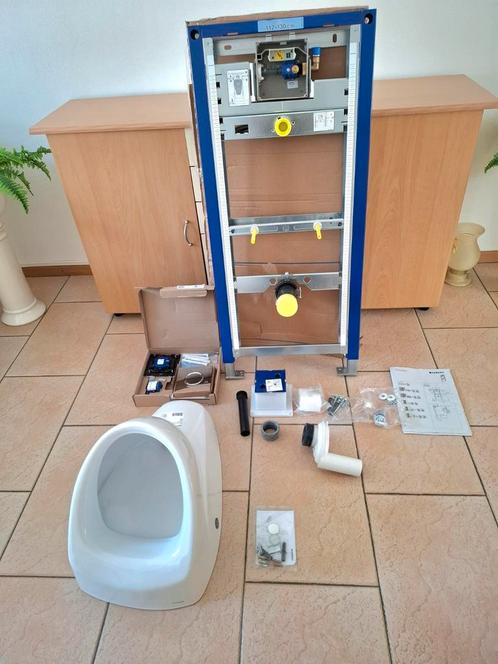 Urinoir nieuwe complete set NIEUW!! Zo te plaatsen, Huis en Inrichting, Badkamer | Complete badkamers, Nieuw, Ophalen