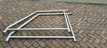 2 regenkap staanders voor layer steigers beschikbaar voor biedingen
