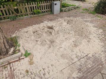 Gratis ophalen half kuub Straatzand beschikbaar voor biedingen