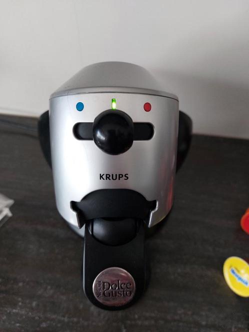 DOLE GUSTO.NESCAFÉ , met 10 koffie cups + 8 chocolade cups., Witgoed en Apparatuur, Koffiezetapparaten, Zo goed als nieuw, Koffiepads en cups