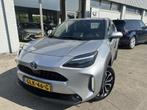 Toyota Yaris Cross 1.5 Hybrid Dynamic Limited Automaat 116pk, Stof, Gebruikt, Bedrijf, Grijs