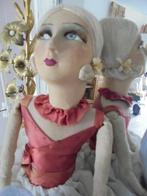 sofa doll, franse sofa pop, tule/satijn, beetje shabby zwaan, Ophalen of Verzenden