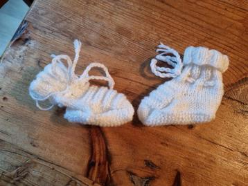 Gebreide baby slofjes bijna gratis beschikbaar voor biedingen
