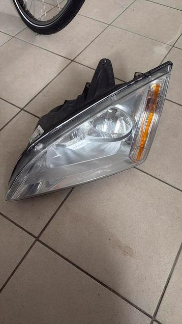 Ford focus koplamp rechts beschikbaar voor biedingen