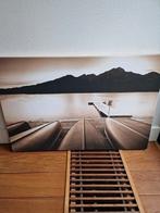 Canvas op houten frame. Boten op steiger aan meer., Ophalen, Zo goed als nieuw, Schilderij, 75 cm of meer