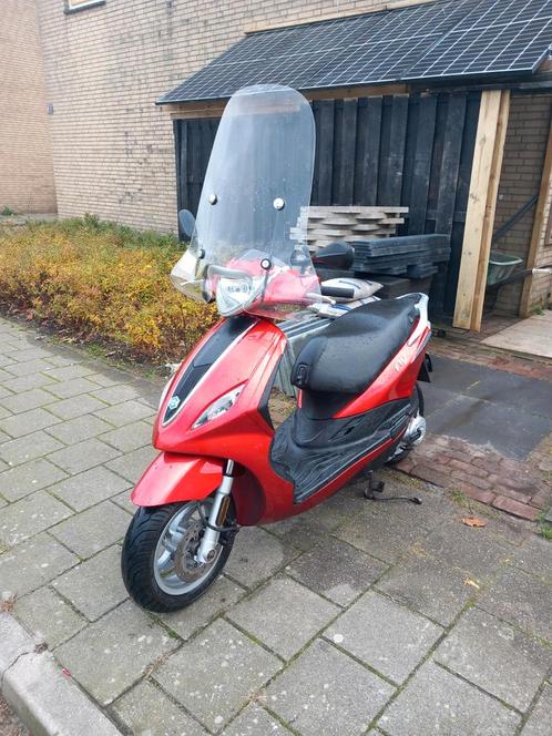 Piaggio new fly, Fietsen en Brommers, Scooters | Piaggio, Gebruikt, Fly, Benzine, Ophalen of Verzenden