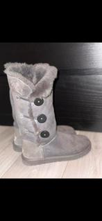 Te koop Orginele Uggs laarzen mt 39, Kleding | Dames, Ophalen of Verzenden, Gedragen, Grijs, Hoge laarzen