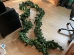 Te koop groene kunst kerst guirlande, ruim vijf meter lang, Diversen, Kerst, Ophalen of Verzenden, Gebruikt