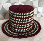Toiletrolhoedje gehaakt hoedje bordeaux rood groen retro, Ophalen of Verzenden, Nieuw