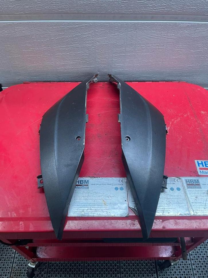 AGM/BTC R8 - Zijkappen L&R., Fietsen en Brommers, Brommeronderdelen | Algemeen, Gebruikt, Kap, Ophalen of Verzenden