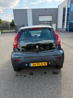 Peugeot 107 1.0 12V 5DR 2011 Grijs, Auto's, Peugeot, Voorwielaandrijving, Stof, Zwart, 4 stoelen