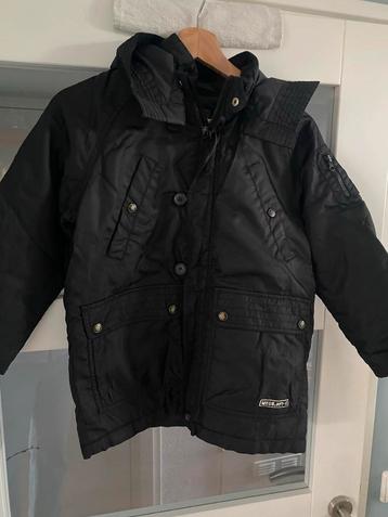 Zwarte Jas Kinderen beschikbaar voor biedingen