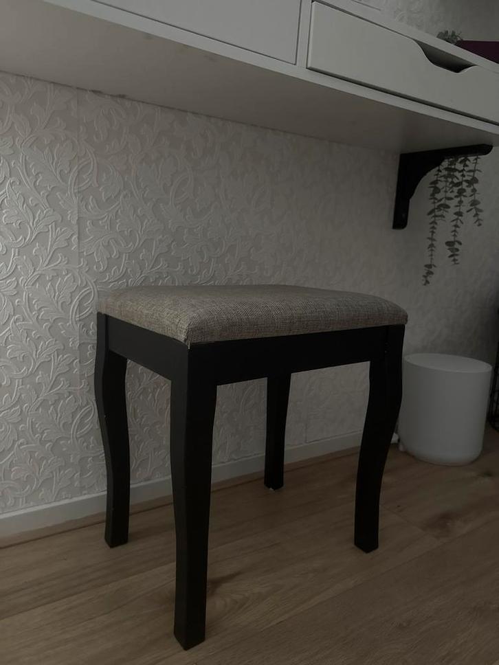 Make-up Tafel Zitje / Krukje, Huis en Inrichting, Stoelen, Zo goed als nieuw, Eén, Stof, Zwart, Ophalen of Verzenden