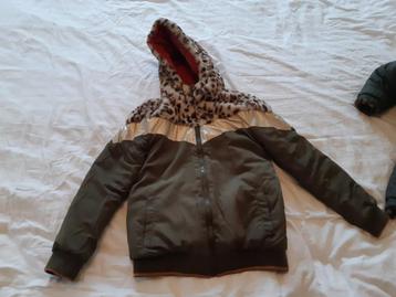 Prachtige (Zo goed als) nieuwe omkeerbare winterjas. 140   beschikbaar voor biedingen