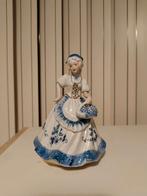 Delfts Blauw Porseleinen (Muziek)Beeldje Vrouw met Mand, Ophalen of Verzenden
