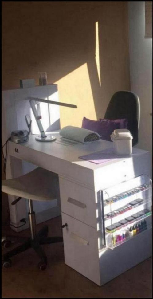 Professionele nageltafel met afzuigsysteem, Huis en Inrichting, Bureaus, Zo goed als nieuw, Ophalen