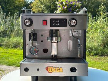 Wega Horeca  koffiemachine krachtige stoomdruk v capp & esp beschikbaar voor biedingen