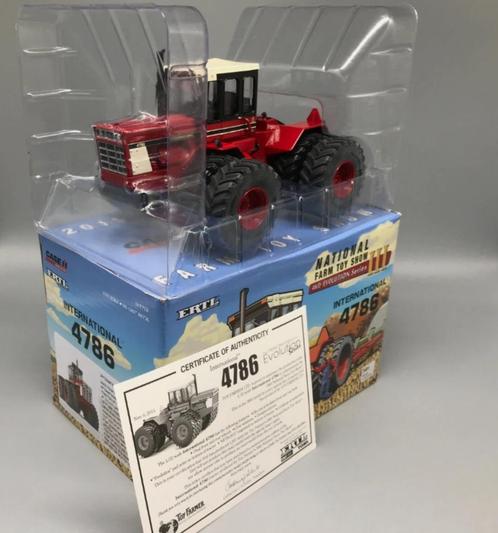International 4786 kniktractor Gelimiteerde oplage, Hobby en Vrije tijd, Modelauto's | 1:32, Nieuw, Tractor of Landbouw, ERTL