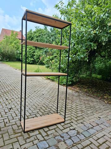 Industrieel decoratie rek beschikbaar voor biedingen