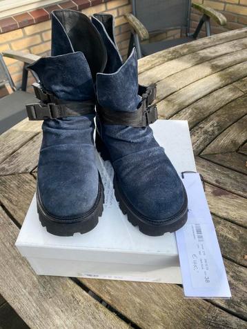 Prachtig dr. blauwe schoenen Rundholz mt. 38 beschikbaar voor biedingen