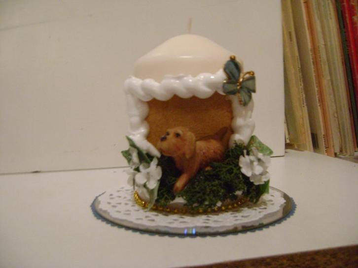 Kleine zelfbewerkte en uitgeholde kaars 10cm met beeldjes, Hobby en Vrije tijd, Knutselen, Nieuw, Knutselwerk, Ophalen of Verzenden