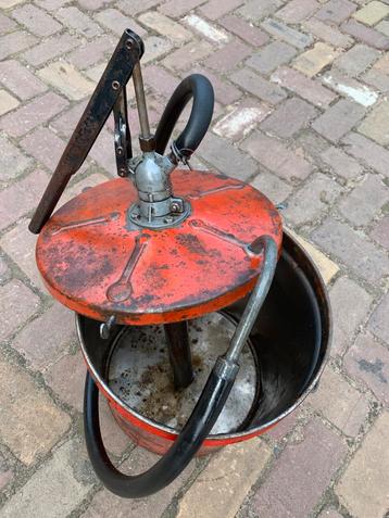 Vetpomp beschikbaar voor biedingen