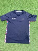 NIKE Sportshirt kleurtjes a/d zijkant mt L / 158 voor € 10,-, Kinderen en Baby's, Kinderkleding | Maat 158, Ophalen of Verzenden