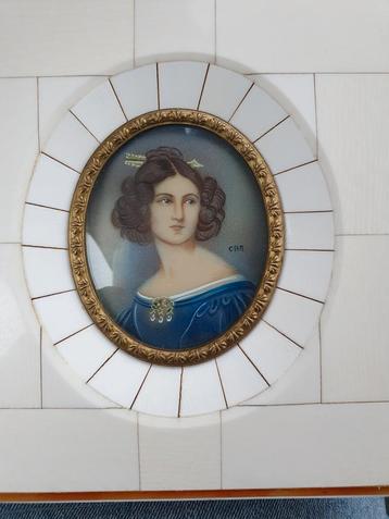Antiek Portret Miniatuur beschikbaar voor biedingen