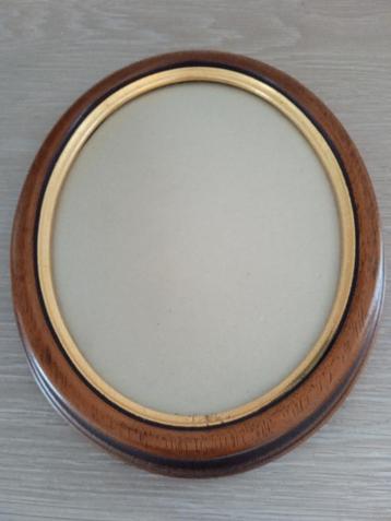 vintage houten ovalen fotolijst beschikbaar voor biedingen