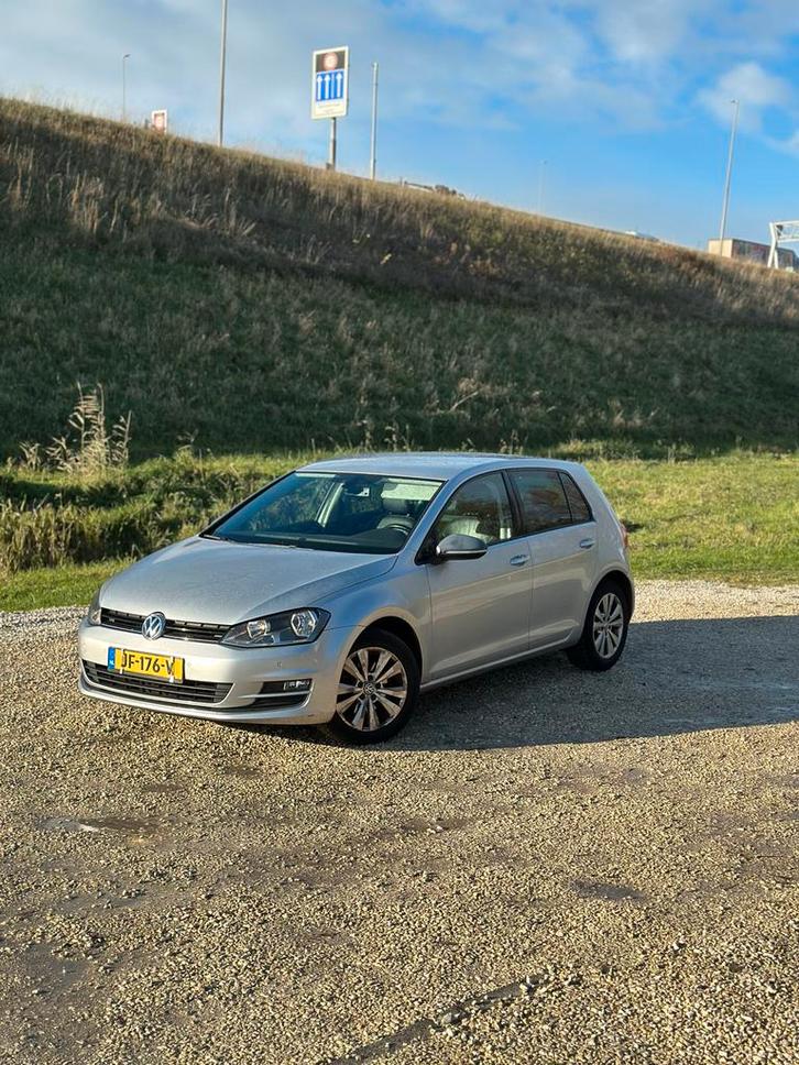 Volkswagen Golf 1.6 TDI 2016 Camera Sensoren Leer (EXPORT), Auto's, Volkswagen, Bedrijf, Golf, Diesel, D, Hatchback, Handgeschakeld