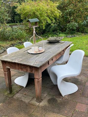 Teak Houten tuintafel met 4 Verner Panton replica stoelen beschikbaar voor biedingen