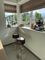 2 stoere leren (draaiende) barkrukken met RVS onderstel, Huis en Inrichting, Barkrukken, Ophalen, Met voetsteun, 60 tot 90 cm