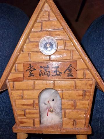 Vintage Houten Huisje met Thermometer beschikbaar voor biedingen
