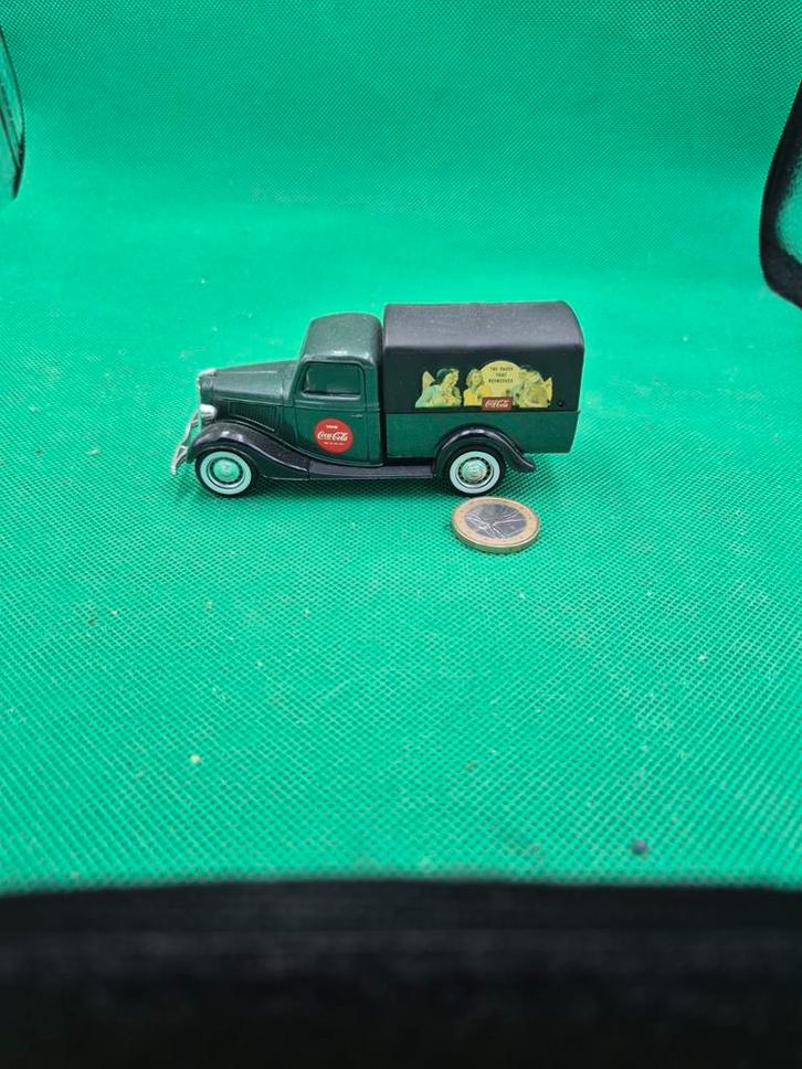 689 Ford v8 solido, Hobby en Vrije tijd, Modelauto's | 1:43, Zo goed als nieuw, Auto, Solido, Ophalen of Verzenden