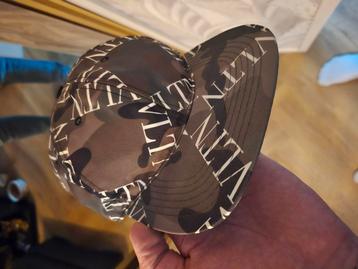 Valentino pet maat M/L zo goed als nieuw Niet ruilen gucci  beschikbaar voor biedingen