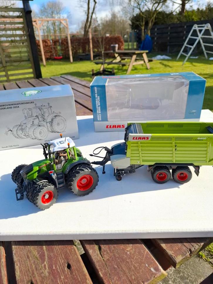 Fendt 726 Vario Siku,Claas opraapdoseerwagen USK Cargos 8400, Hobby en Vrije tijd, Modelauto's | 1:32, Nieuw, Tractor of Landbouw