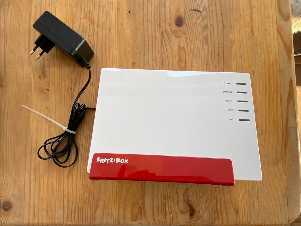 Fritz!Box 7581 Router met modem, Ophalen of Verzenden, Gebruikt, Router met modem