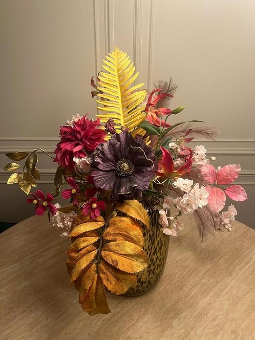 Mooie vaas met zijden bloemstuk te koop, Huis en Inrichting, Woonaccessoires | Kunstplanten en Kunstbloemen, Gebruikt, Binnen