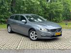 Volvo V60 2.0 D2 Nordic+ 1e Eigenaar Dealer, Auto's, Volvo, Voorwielaandrijving, Gebruikt, Euro 6, 4 cilinders