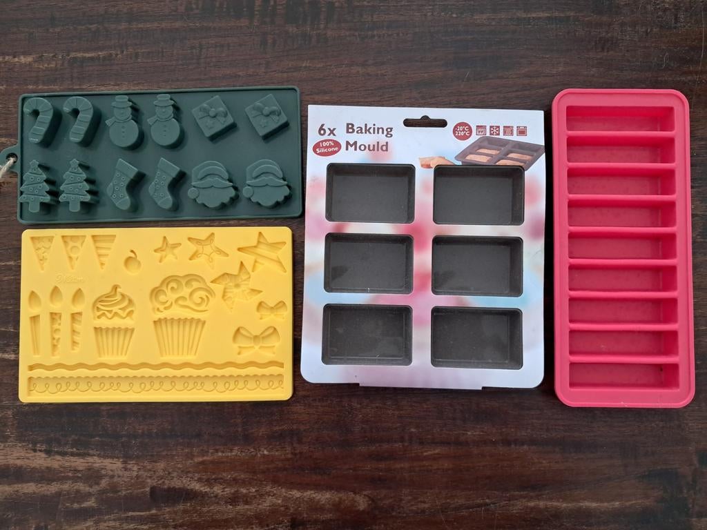 Heel veel bakspullen: bakvormen/uitstekers/stempels/moulds, Ophalen of Verzenden, Gebruikt, Taarten of Cupcakes, Bakvorm