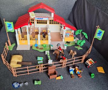 Playmobil Paardenstal, paardendressuur en wasbox beschikbaar voor biedingen