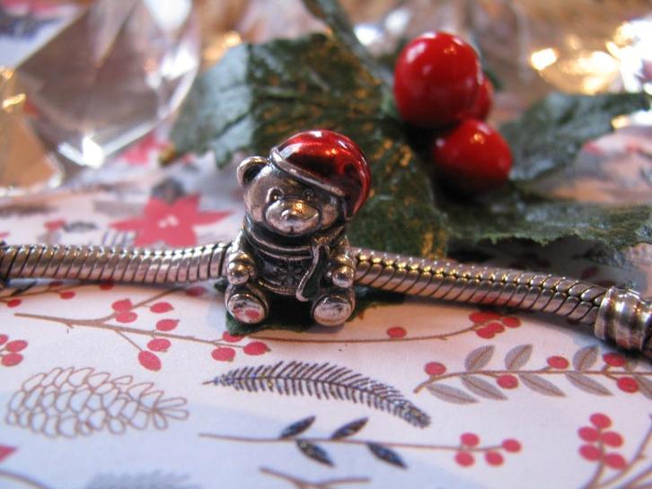 Pandora KERST bedel 791391ENMX = beer + emaille ROOD & GROEN, Sieraden, Tassen en Uiterlijk, Bedels, Zo goed als nieuw, Pandora