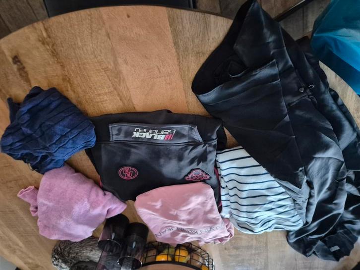 Grote zal vol dames/meidenkleding draagmaat S, Kleding | Dames, Dames-kledingpakketten, Zo goed als nieuw, Ophalen of Verzenden