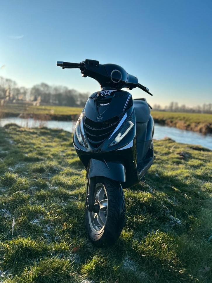 Zip 80cc, Fietsen en Brommers, Scooters | Piaggio, Zo goed als nieuw, Zip, Maximaal 45 km/u, Benzine, Ophalen