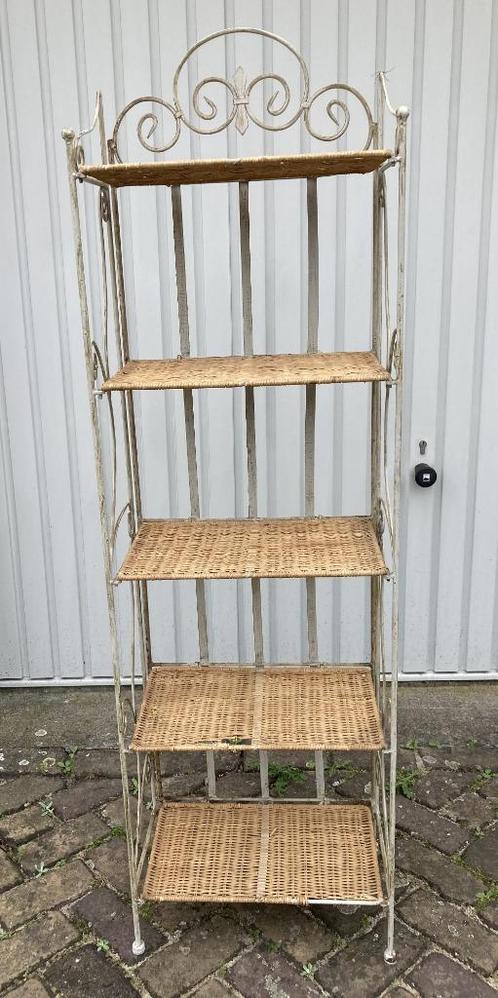 Brocante metalen rek met 5 rieten plateautjes / Plantenrek, Antiek en Kunst, Curiosa en Brocante, Ophalen