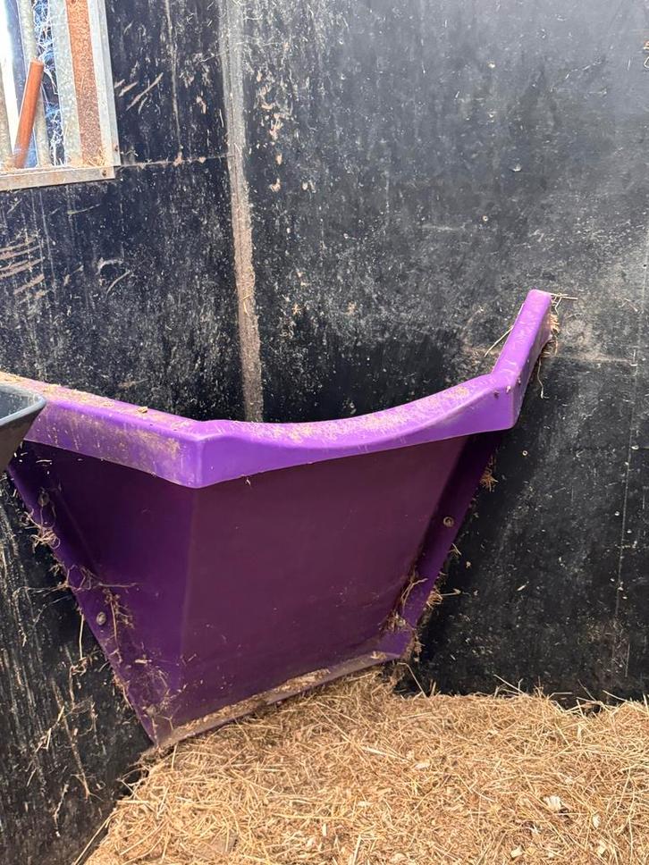 Paarse haybar 3 stuks en 5 voerbakken kunststof, Dieren en Toebehoren, Stalling en Weidegang