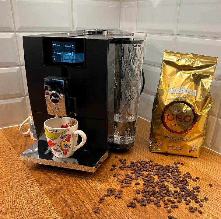 Zeer mooie Jura Ena 8 Grote beurt + Nieuwe Maalschijven ️️️, Witgoed en Apparatuur, Koffiezetapparaten, Zo goed als nieuw, Koffiemachine