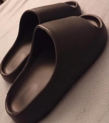 Comfortabele Slippers  beschikbaar voor biedingen